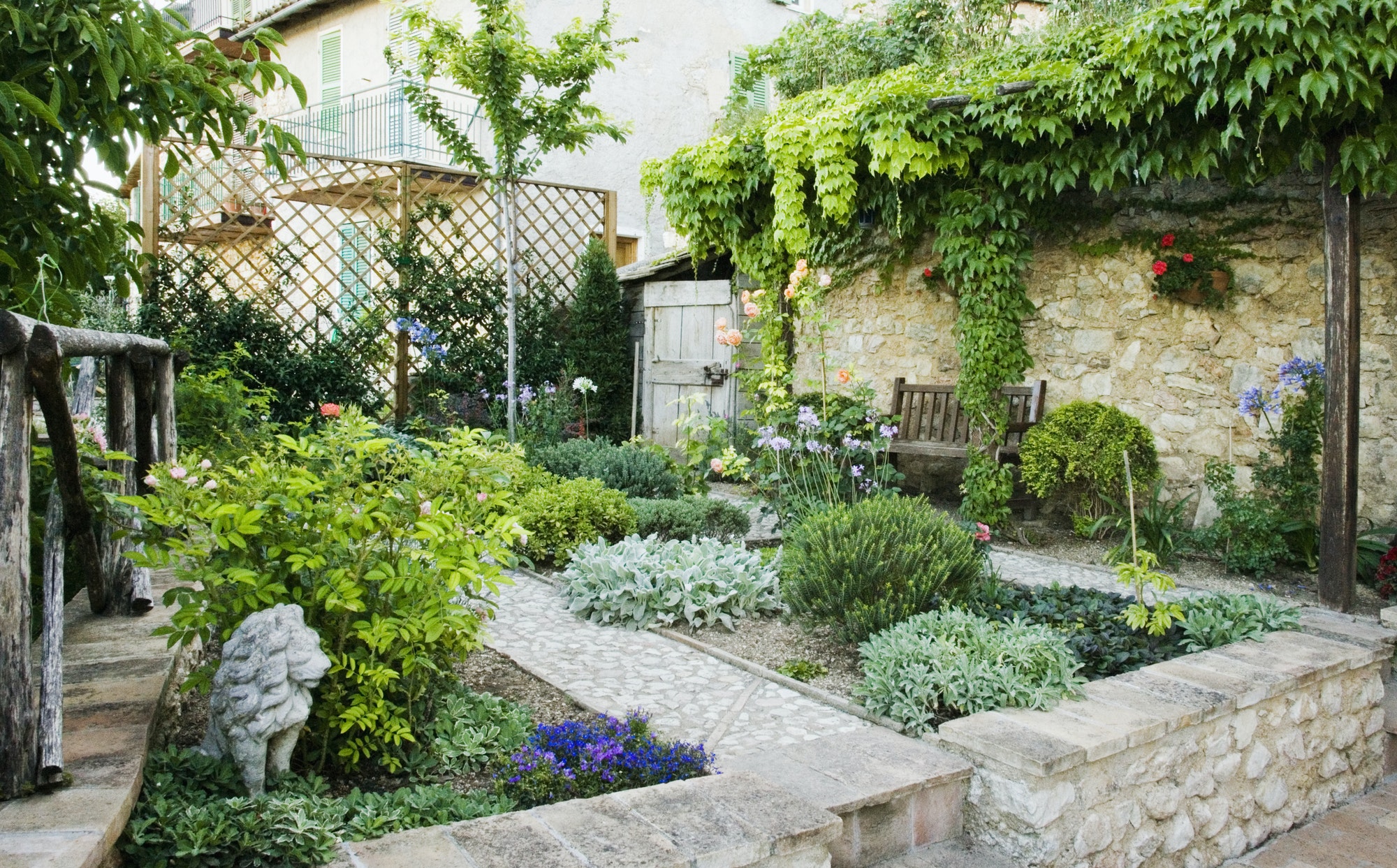 Flower Bed Design & Mulching